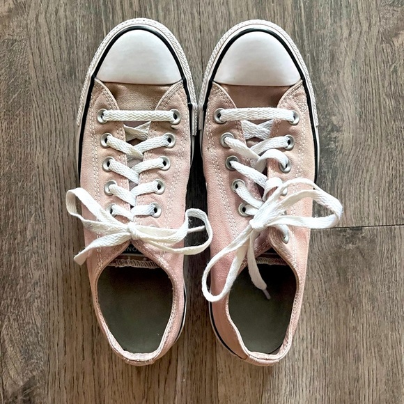 Converse Pink and White Canvas Sneakers
Missing insoles* - Picture 1 of 5